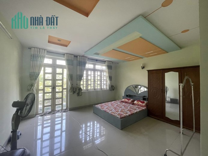 Ngộp ngân hàng, bán nhanh nhà HXH Phạm Văn Hai, 70m2, 3 tầng, chỉ 8 tỷ 500