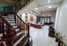 Bán nhà Đầm Trấu Hai Bà Trưng, 110m2, 4T, MT 5M, Ô tô vào nhà giá 19,x tỷ