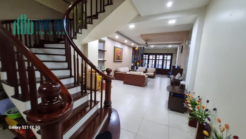 Bán nhà Đầm Trấu Hai Bà Trưng, 110m2, 4T, MT 5M, Ô tô vào nhà giá 19,x tỷ
