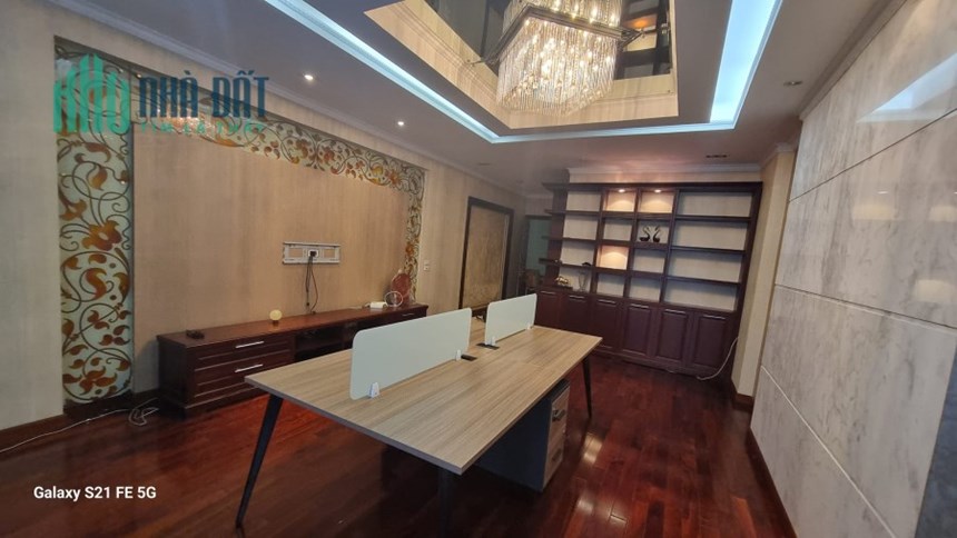 Bán nhà Đầm Trấu Hai Bà Trưng, 110m2, 4T, MT 5M, Ô tô vào nhà giá 19,x tỷ