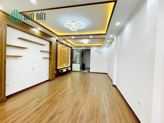 Vị trí đẹp! Bán nhà Hoàng Cầu, Đống Đa. 2 THOÁNG, GẦN HỒ, KD, OTO, TM. 96M2*7T, mt rộng, giá tốt