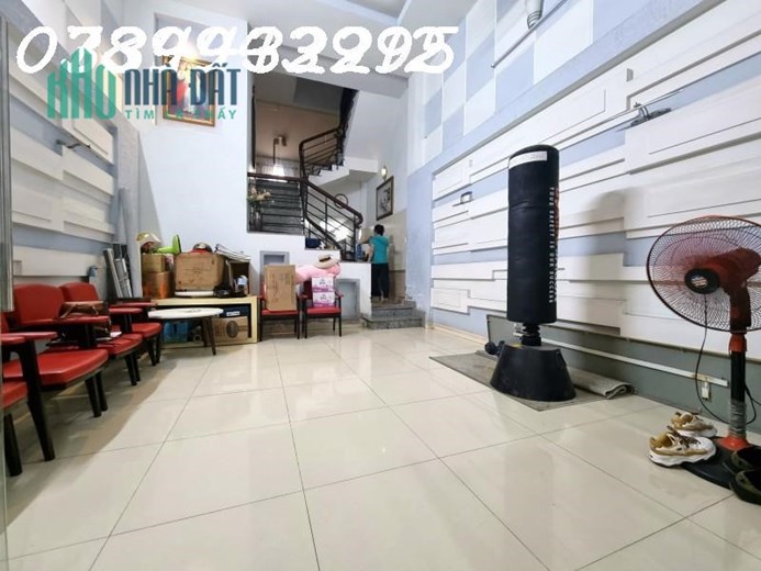 Bán nhà Tân Bình, Cách Mạng Tháng 8, hẻm xe hơi, 5 tầng, giá 9.x tỷ