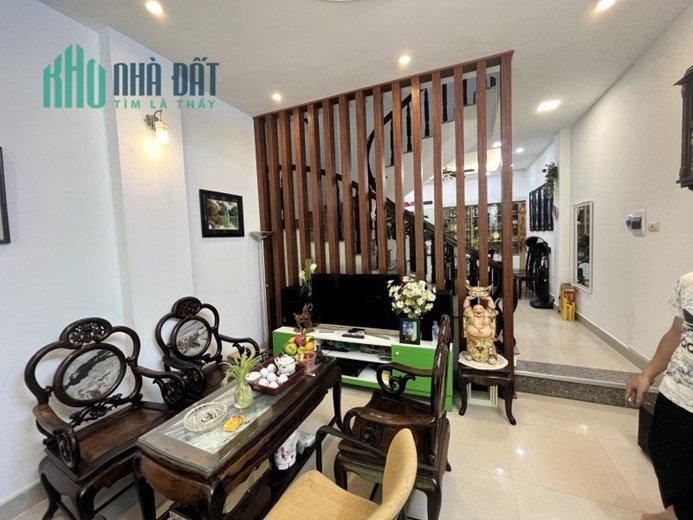 Bán nhà 3 tầng Ngọc Thụy,Long Biên 49m2 ,Mt4m ,oto,kinh doanh hơn 5tỷ