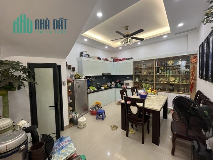 Bán nhà 3 tầng Ngọc Thụy,Long Biên 49m2 ,Mt4m ,oto,kinh doanh hơn 5tỷ