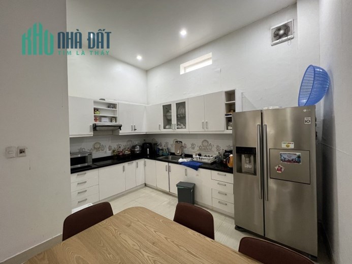 NHÀ ĐẸP HIẾM PHỐ NGUYỄN VĂN CỪ - SÂN CHƠI TRƯỚC NHÀ - VIEW VƯỜN HOA NHỎ - NGAY CẠNH LÀ HỒ ĐIỀU HÒA