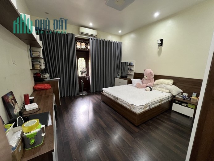 NHÀ ĐẸP HIẾM PHỐ NGUYỄN VĂN CỪ - SÂN CHƠI TRƯỚC NHÀ - VIEW VƯỜN HOA NHỎ - NGAY CẠNH LÀ HỒ ĐIỀU HÒA