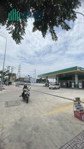 MẶT TIỀN ĐƯỜNG 60M, DIỆN TÍCH LỚN, VUÔNG VỨC, VỊ TRÍ ĐẸP, KẾ BÊN NGÂN HÀNG, GAS XĂNG, THUẬN TIỆN DI