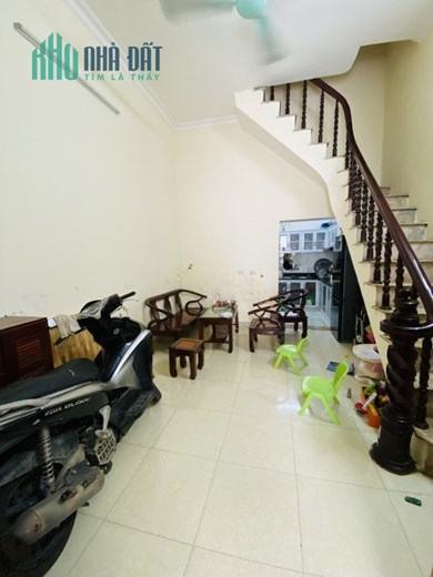 BÁN NHÀ THỔ QUAN, 30m2x 4T, MT4.2m, Ô TÔ ĐỖ CỔNG, LÔ GÓC, KINH DOANH, CHỈ NHỈNH 3 TỶ