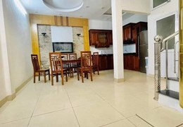 Nhà riêng 39m, 4 tầng, 3PN phố Tạ Quang Bửu, Bách Khoa,phố VIP cách phố chỉ 15m, giá tốt