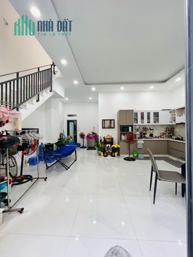 Bán gấp nhà sát MT  ngay Tân hương quận Tân Phú 7 x 10-3T- BTCT  nhỉnh 6 tỷ TL