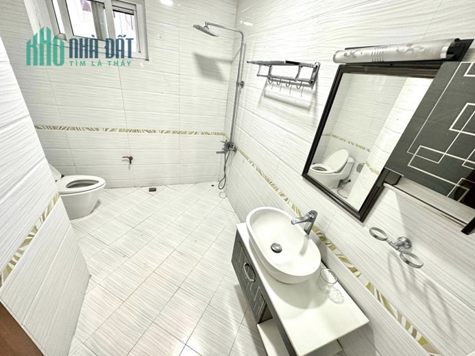 Bán nhà Mặt ngõ Đội Cấn 70m², 5 tầng, MT 4.5m, giá 11.5 Tỷ Ba Đình. Mua liên hệ: O94lO7l689