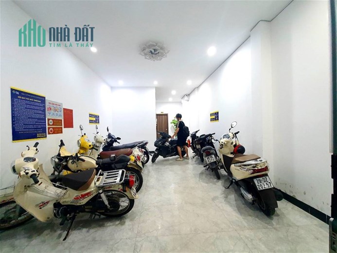 Tòa nhà Nguyễn Khang 13P khép Kín 8T thang máy DT 70tr/tháng