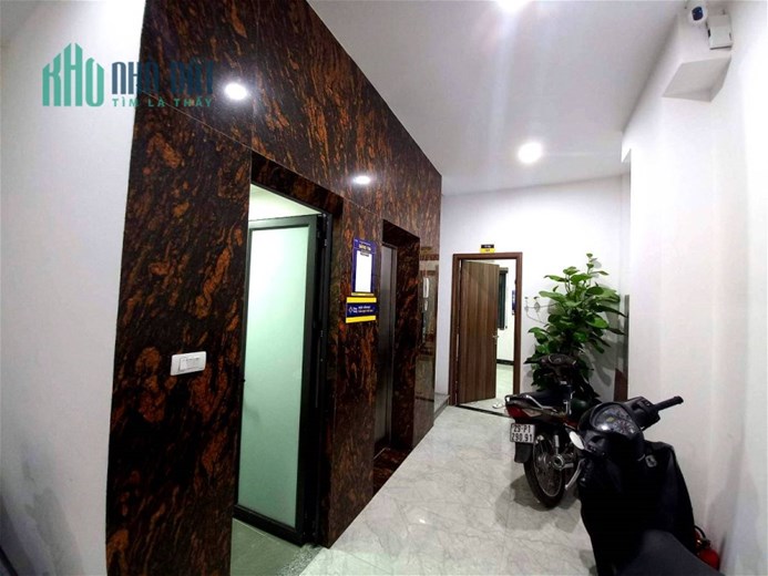 Tòa nhà Nguyễn Khang 13P khép Kín 8T thang máy DT 70tr/tháng