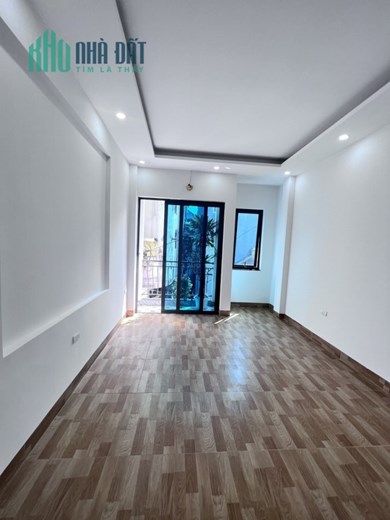 Bán Gấp Nhà Đường Kim Mã Full nội thất 40m2 5tầng MT 4m hơn 5 tỷ.