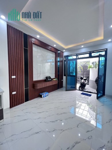 Bán Gấp Nhà Đường Kim Mã Full nội thất 40m2 5tầng MT 4m hơn 5 tỷ.