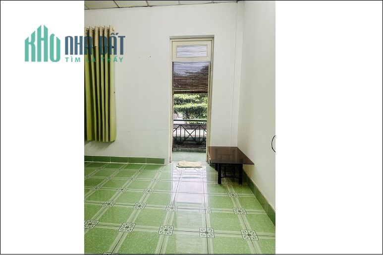 Cho thuê phòng 30m2 mặt đường Dương Quảng Hàm, Gò Vấp, 4,5tr/th; 0903680633