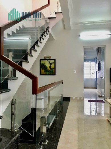 Bán nhà 3 tầng x 100m2 ngay phố Nguyễn Đồn, giá 6.3 tỷ