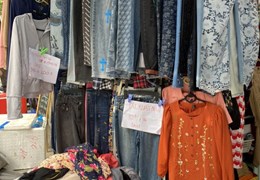 SANG NHƯỢNG GẤP CỬA HÀNG QUẦN ÁO GIÁ RẺ VỊ TRÍ ĐẮC ĐỊA