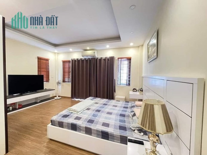 nhà đẹp lô góc Nguyễn Văn Cừ, 65m x 5tầng, gara, ô chờ thang máy