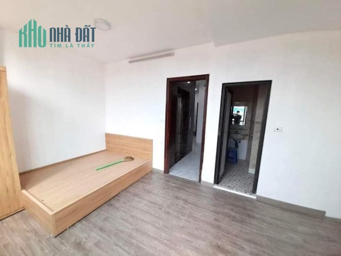 Tòa nhà căn hộ dịch vụ Trung Kính Cầu Giấy 16P khép kín 7 T thang máy DT 900 tr / năm