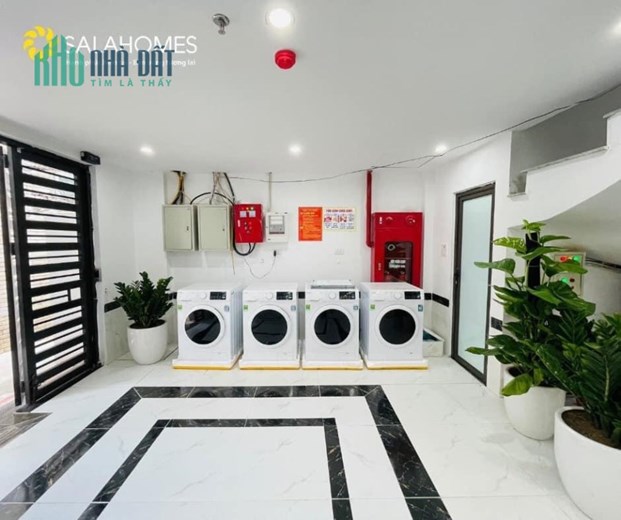 Tòa nhà căn hộ Nguyễn Ngọc Vũ nhà 9T thang máy 29P khép kín full nội thất DT 200 tr / tháng