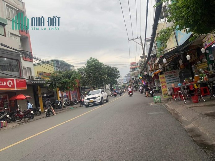Nhà Ngang 5.8 x Nở hậu 6.9 Dài 7..09 m 

Cấp 4 Thuận tiện đầu tư xây dựng mới  

Đoàn Văn Bơ Q4