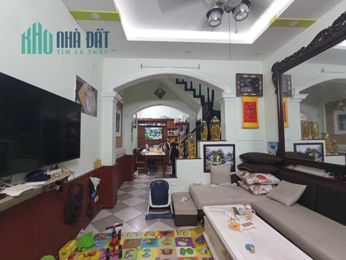 Bán nhà Dương Quảng Hàm, Cầu Giấy. 42mx5; giá 4 tỷ 7. Phương