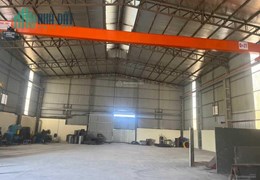 Bán đất nhà xưởng, KCN Quất Động Hà Nội DT 2500m2 đất, có xưởng 1700m2, trạm điện 450kva 2 cẩu trục