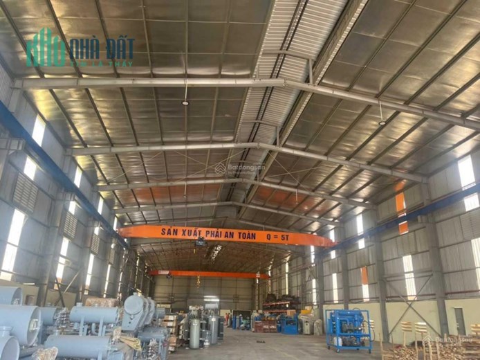 Bán đất nhà xưởng, KCN Quất Động Hà Nội DT 2500m2 đất, có xưởng 1700m2, trạm điện 450kva 2 cẩu trục