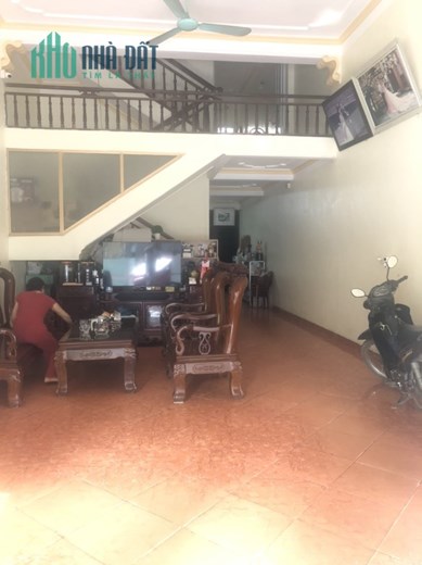 Cho thuê nhà 2 tầng phố Bà Triệu, Liên Bảo , Vĩnh Yên - Giá 13tr/tháng