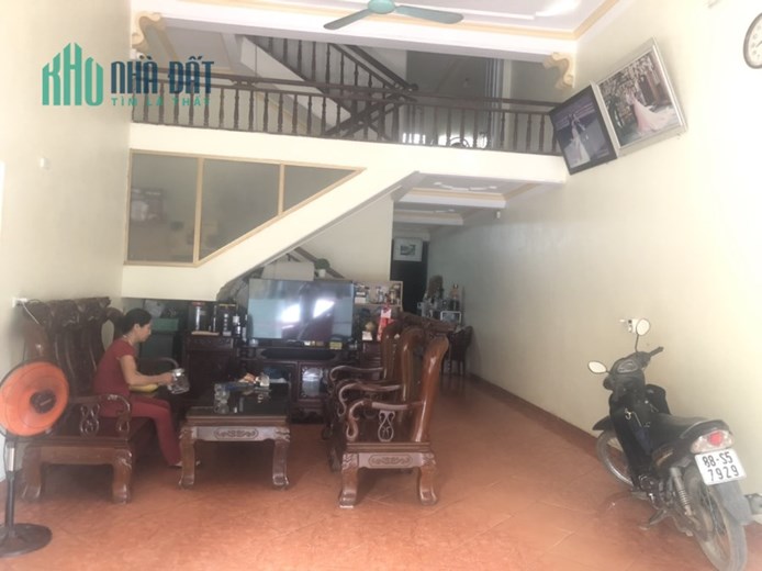 Cho thuê nhà 2 tầng phố Bà Triệu, Liên Bảo , Vĩnh Yên - Giá 13tr/tháng