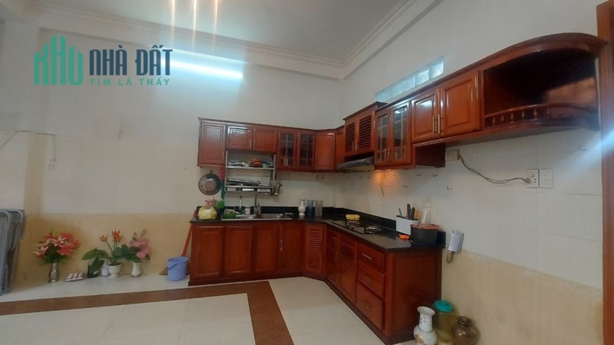 Nhà 1 Trệt 3 Lầu MẶT TIỀN kinh doanh đa ngành nghề ngay chợ Bửu Long, giá tốt