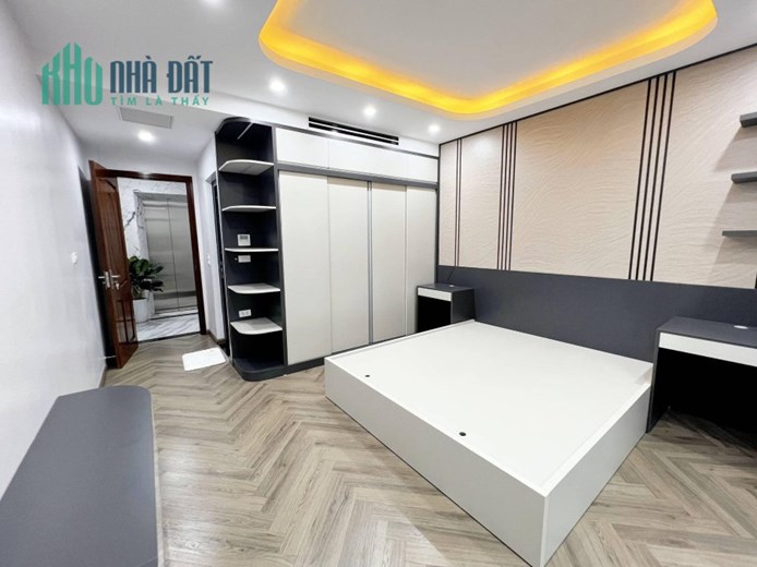 Bán nhà phố Nguyễn Quý Đức, ngõ ô tô, DTSD 45.5m2 x 5Tầng, MT 4.4m. Sổ vuông.