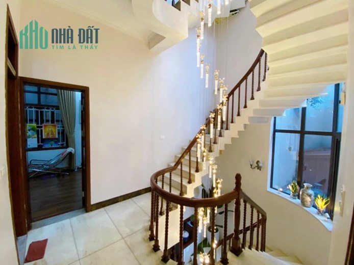 THANH XUÂN, VIP, KHỦNG, HIẾM
108m2x 4 tầng, MT : 5,7m
