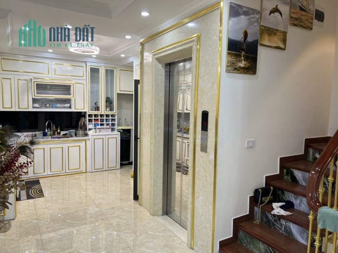 Chính chủ bán nhà Phùng Chí Kiên, Cầu Giấy, 7 tầng nội thất đẳng cấp, thang máy, xe con trong nhà,