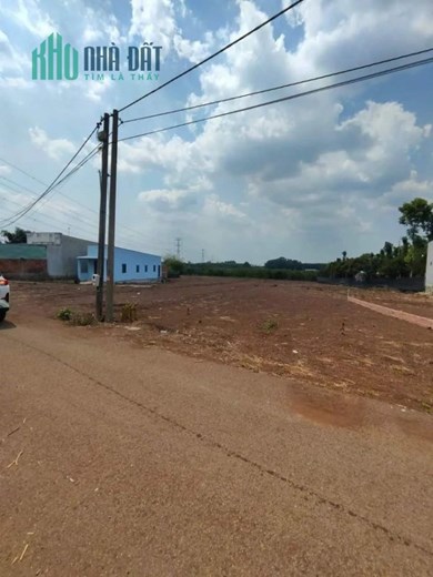 CẦN BÁN LÔ ĐẤT MẶT TIỀN ĐƯỜNG NHỰA FULL THỔ CƯ.