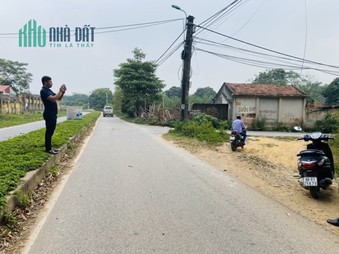Bán 3 ô liền nhau mặt đường đôi Cầu Bút, Định Trung. 550m2👉Giá : 15tr/m2