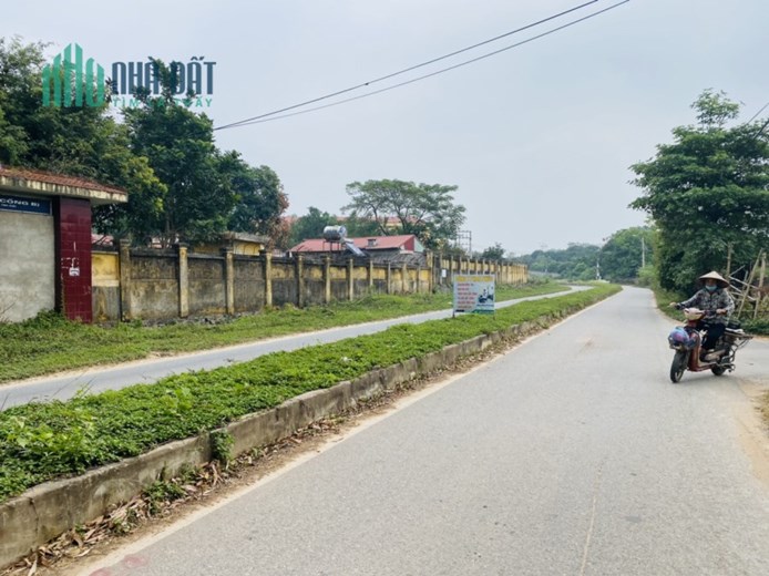 Bán 3 ô liền nhau mặt đường đôi Cầu Bút, Định Trung. 550m2👉Giá : 15tr/m2