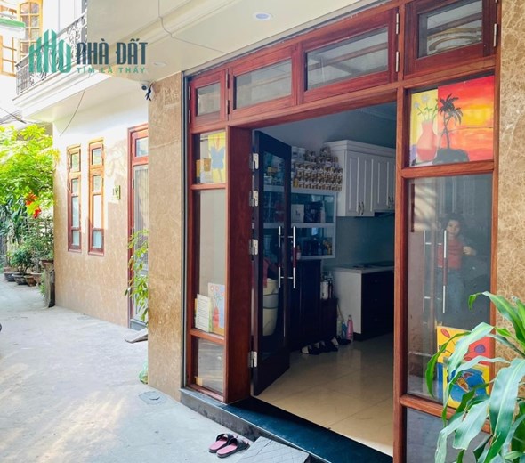 Bán nhà Lạc Long Quân - 2 mặt thoáng  - 5 tầng - 30m2  - 4.45 tỷ