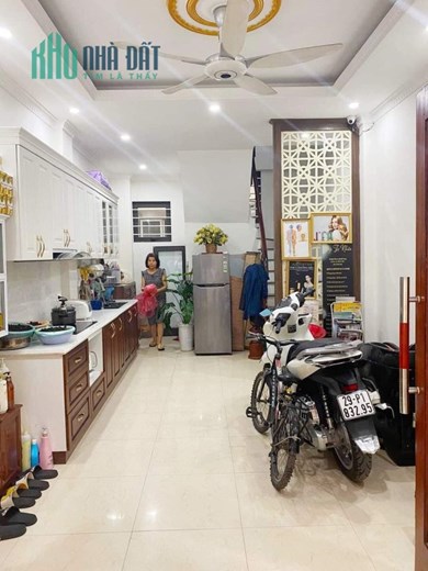 Bán nhà Lạc Long Quân - 2 mặt thoáng  - 5 tầng - 30m2  - 4.45 tỷ