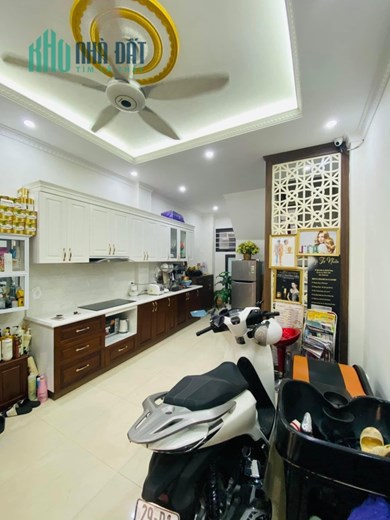 Bán nhà Lạc Long Quân - 2 mặt thoáng  - 5 tầng - 30m2  - 4.45 tỷ