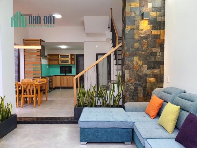 ♥ Sau lưng MT Nguyễn Tất Thành, Ô tô đậu cửa, 70m2, 3 tầng thoáng, đẹp View Biển