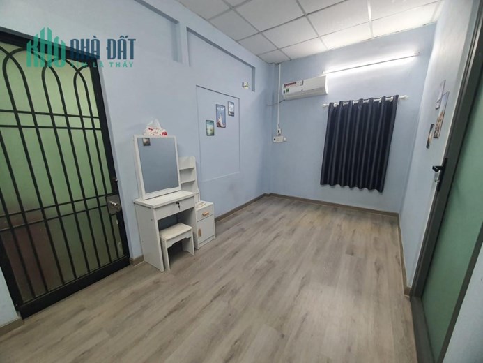 NHÀ 1 TRỆT 2 LẦU CÓ 3 PHÒNG NGAY TRUNG TÂM TÂN BÌNH CHỈ 2.x TỶ
