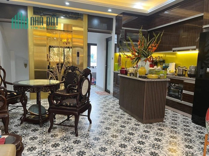 Bán nhà phố Tây Sơn, ô tô, ở cực vip, thang máy,  120m, 6T, 14.2 tỷ