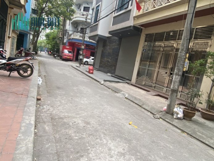 TRUNG KÍNH - PHÂN LÔ CÁN BỘ - 50M2 X 4 TẦNG KIÊN CỐ - VỈA HÈ - Ô TÔ TRÁNH - DÂN TRÍ CAO - CÁCH MẶT