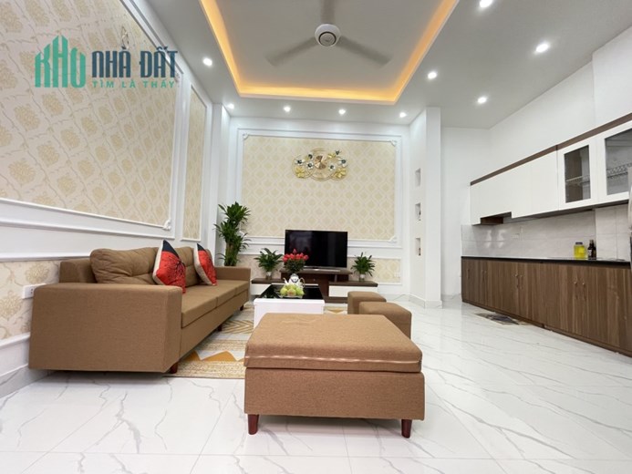 Bán nhà Lạc Lon Quân,Tây Hồ dt 47 m2 x 6 t thang máy mới tinh giá 6,35 tỷ