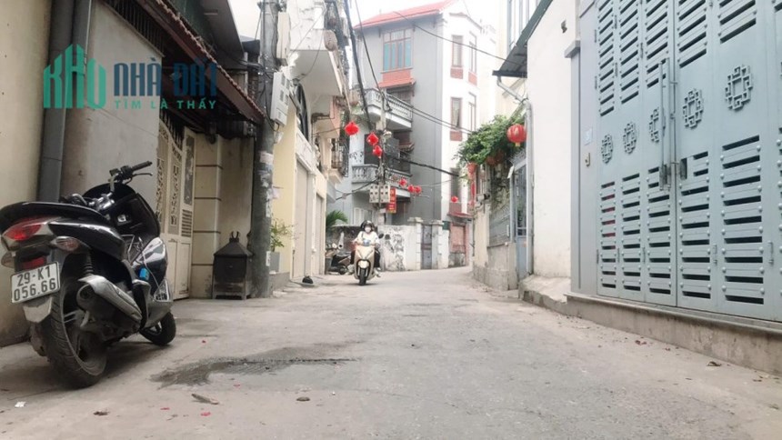 Bán nhà Ngọc Thụy nhỉnh 2 Tỷ, sổ phân lô, giao dịch ngay, đất ngay chợ Ngọc Thụy