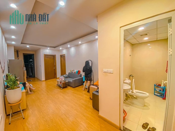 Chính chủ bán chung cư N02 Trần Qúy Kiên 70m 2pn 2wc tặng NT view thoáng hơn 2 ty Cầu Giấy
