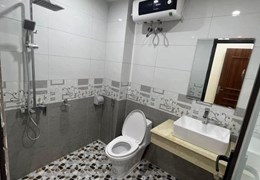 BÁN NHÀ THẠCH BÀN, LONG BIÊN 42MV. 5TẦNG 3TỶ5 GẦN Ô TÔ, ĐẸP LONG LANH, FULL NỘI THẤT.