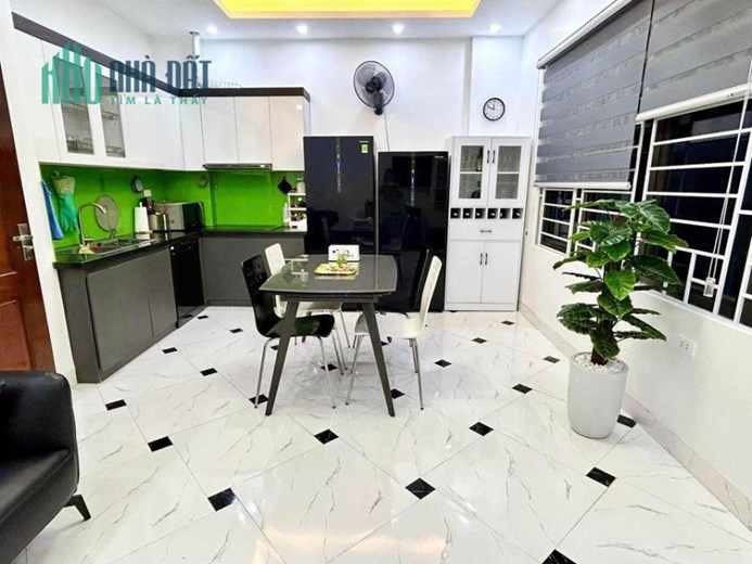 BÁN NHÀ THẠCH BÀN, LONG BIÊN 65M 3 NGỦ 4TỶ Ô TÔ ĐỖ CỬA, FULL NỘI THẤT.